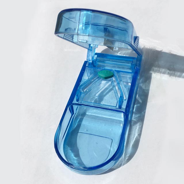 所定の位置に錠剤をセット
